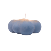 Wolkje lichtblauw met oranje kaars